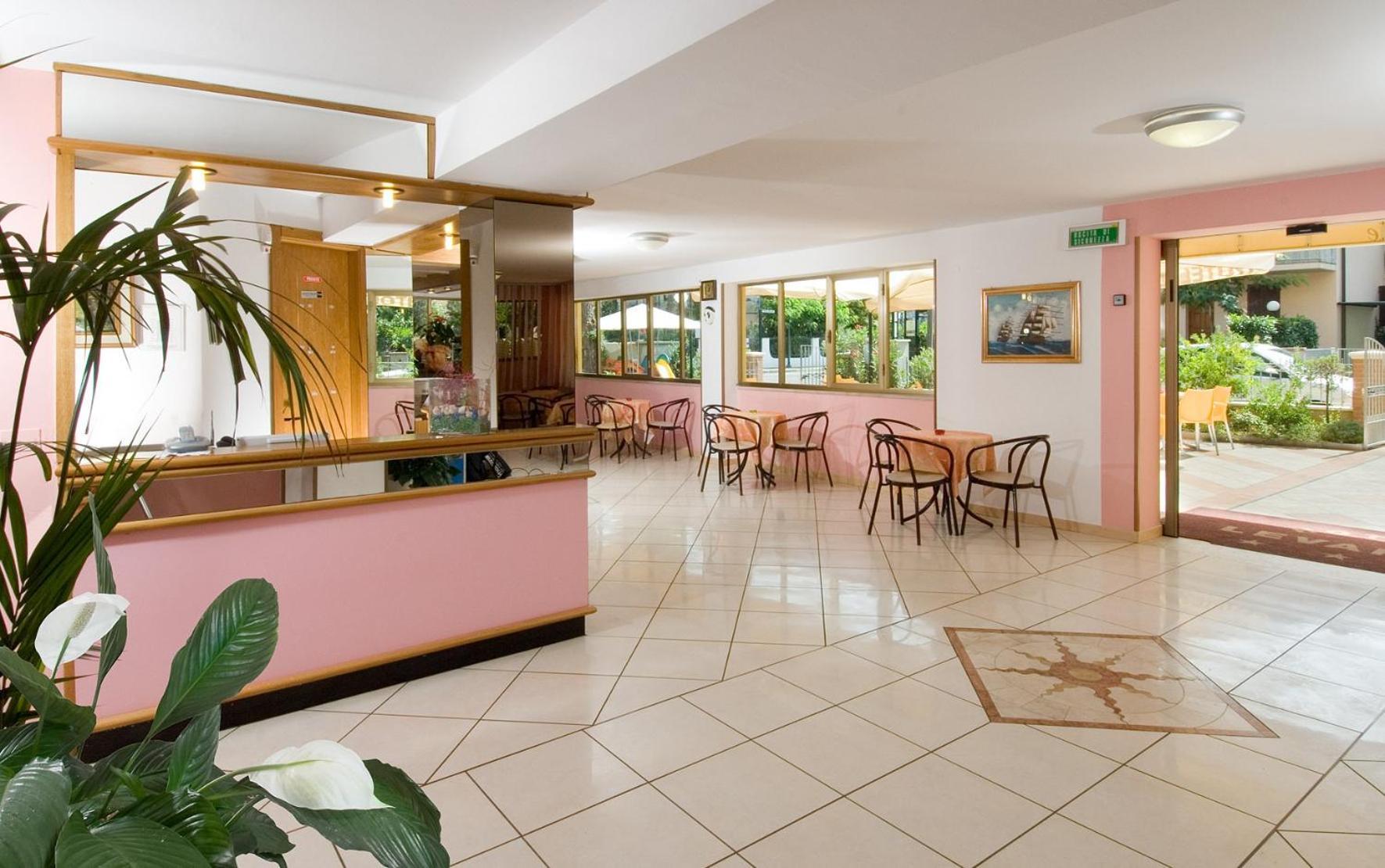 Hotel Levante Cervia Exterior foto
