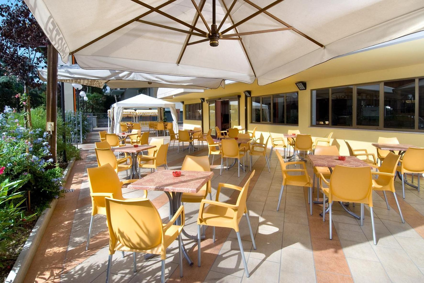Hotel Levante Cervia Exterior foto
