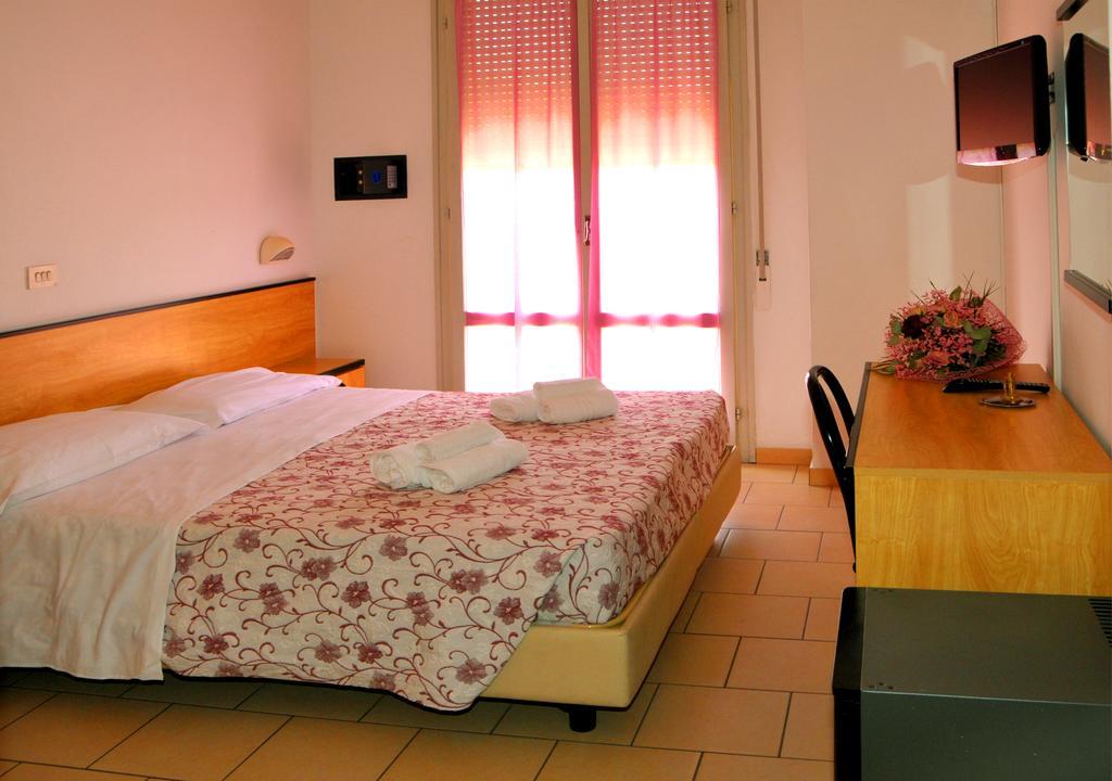 Hotel Levante Cervia Exterior foto