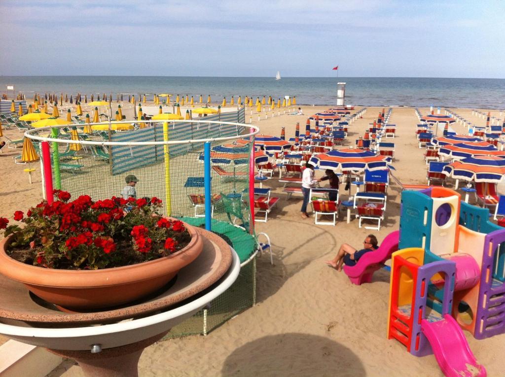 Hotel Levante Cervia Exterior foto